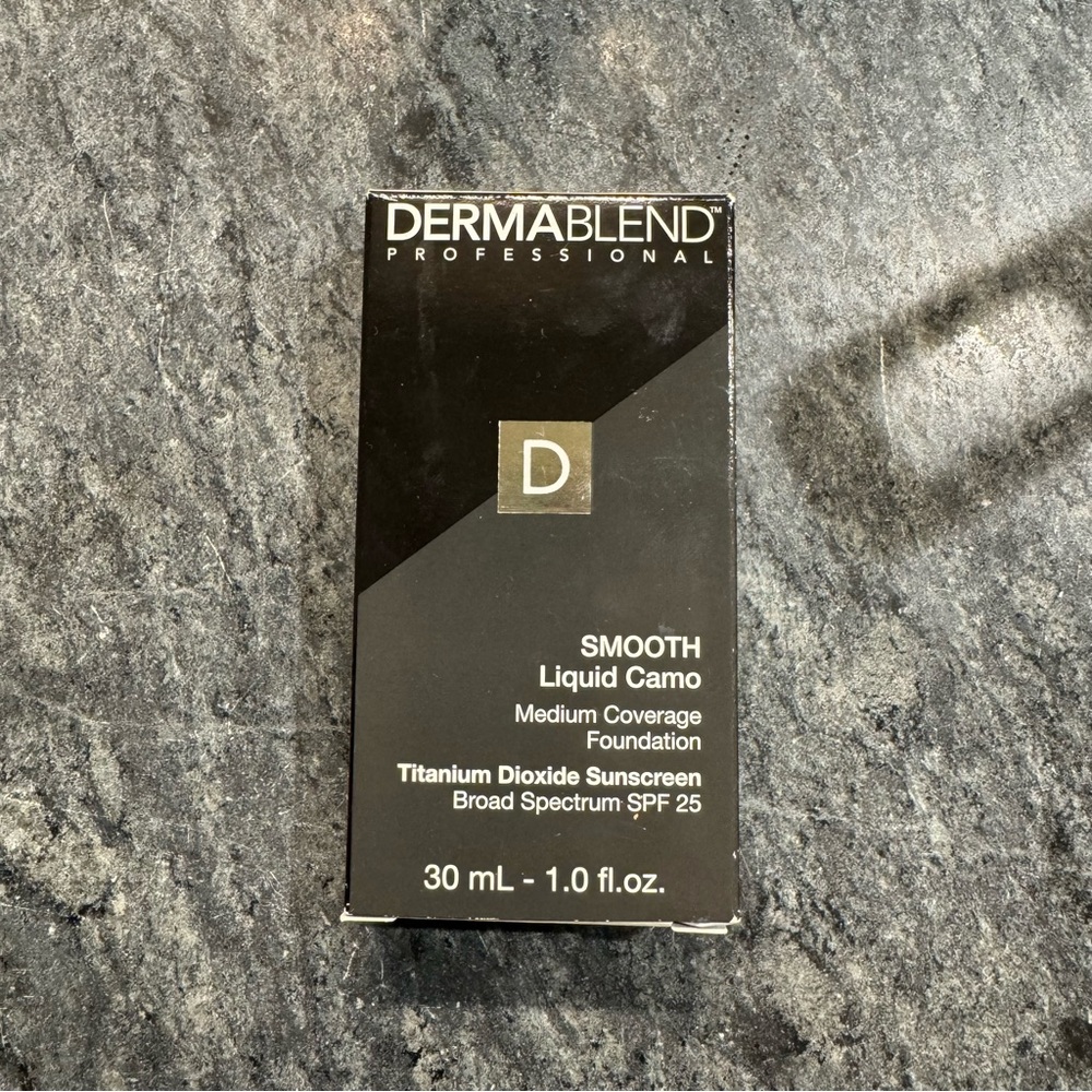 NEW Sepia 40C Derma blend Smooth Liquid Camo Medium Coverage Foundation SPF 25